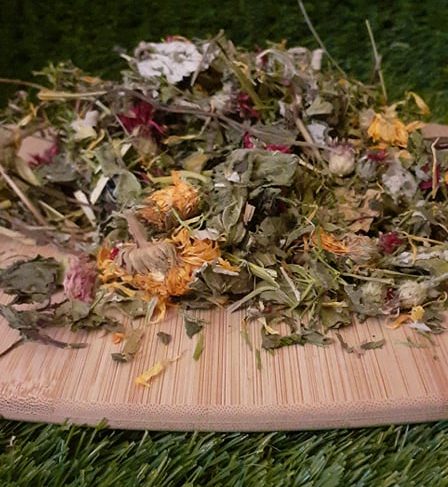 Premium Timothy Hay Herb & Flower Mix image 1